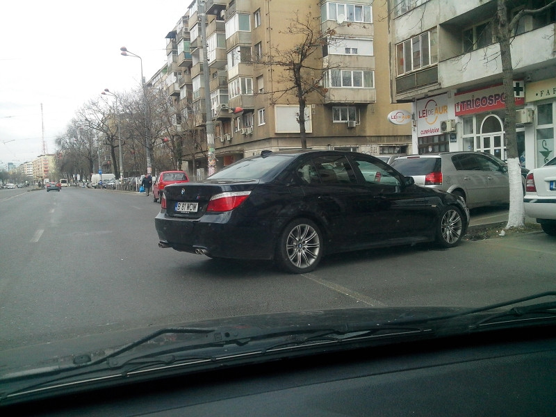 Un sofer din Capitala a reusit sa enerveze pe toata lumea cu felul in care a parcat. FOTO