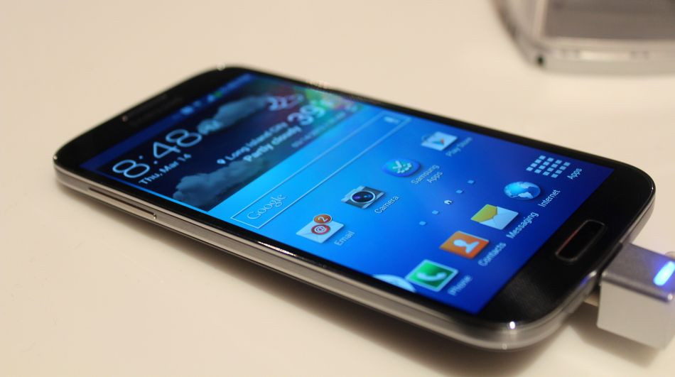 Samsung produce cu 244 de dolari modelul Galaxy S4! Care este pretul estimat la vanzare: