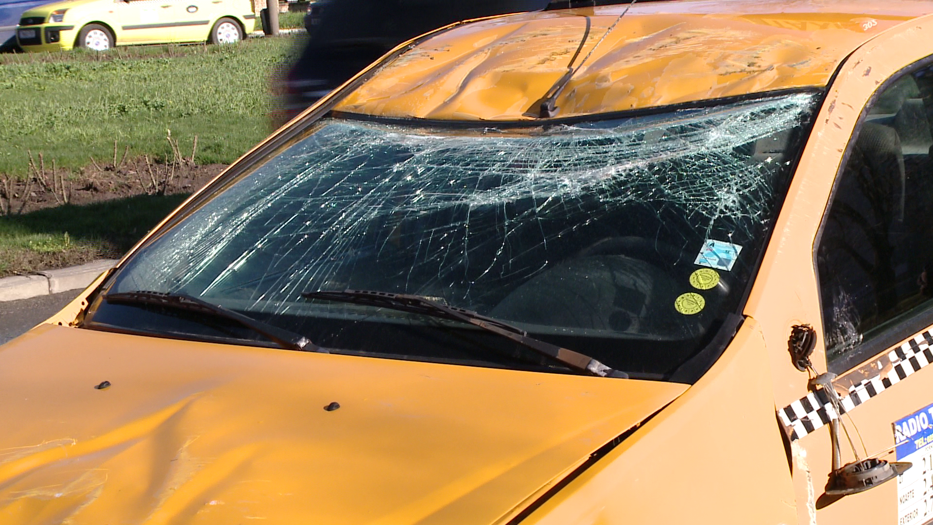 Dupa ce a vazut lumea cu susul in jos, clientul unui taximetrist a luat-o la fuga