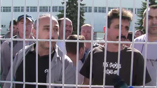 Protestele continua la uzinele Dacia: angajatii sustin ca se simt exploatati