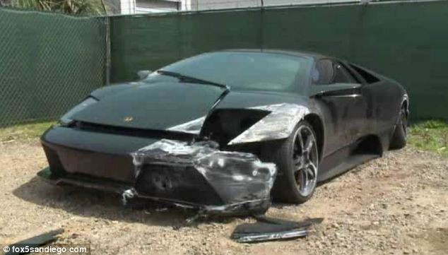 Lamborghini de 220.000 de dolari abandonat la cateva ore dupa ce a fost cumparat, dupa un accident