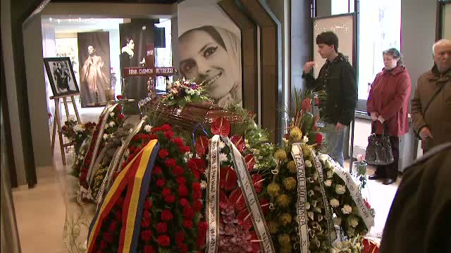 Zeci de admiratori si de actori renumiti i-au adus un ultim omagiu Irinei Petrescu