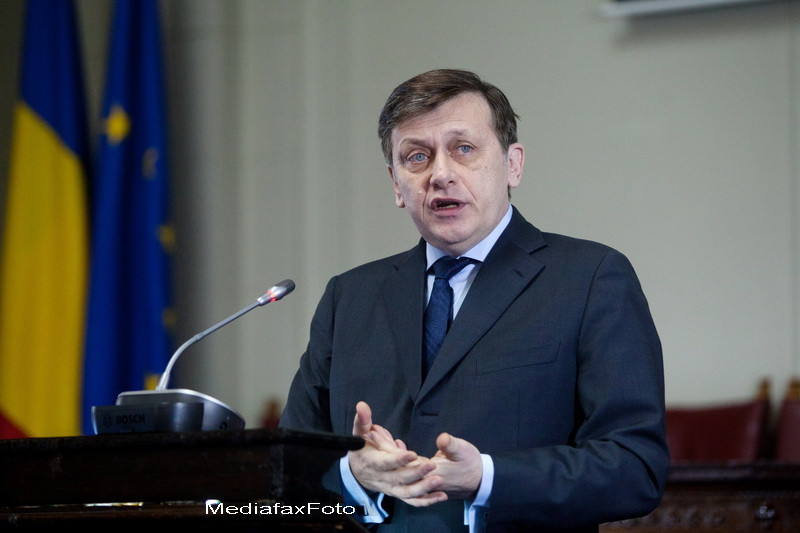 Crin Antonescu ii raspunde lui Traian Basescu: E iresponsabil sa vorbesti despre tradare nationala
