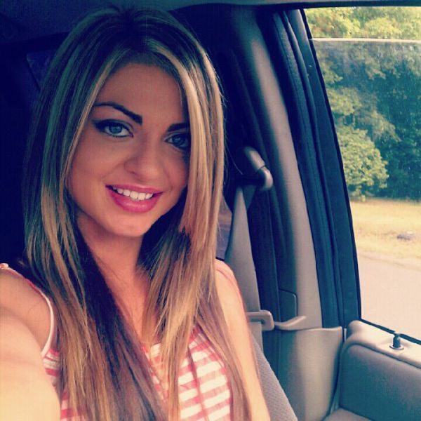 Toti barbatii sunt innebuniti cand o vad. Ce secret ascunde insa aceasta tanara. FOTO