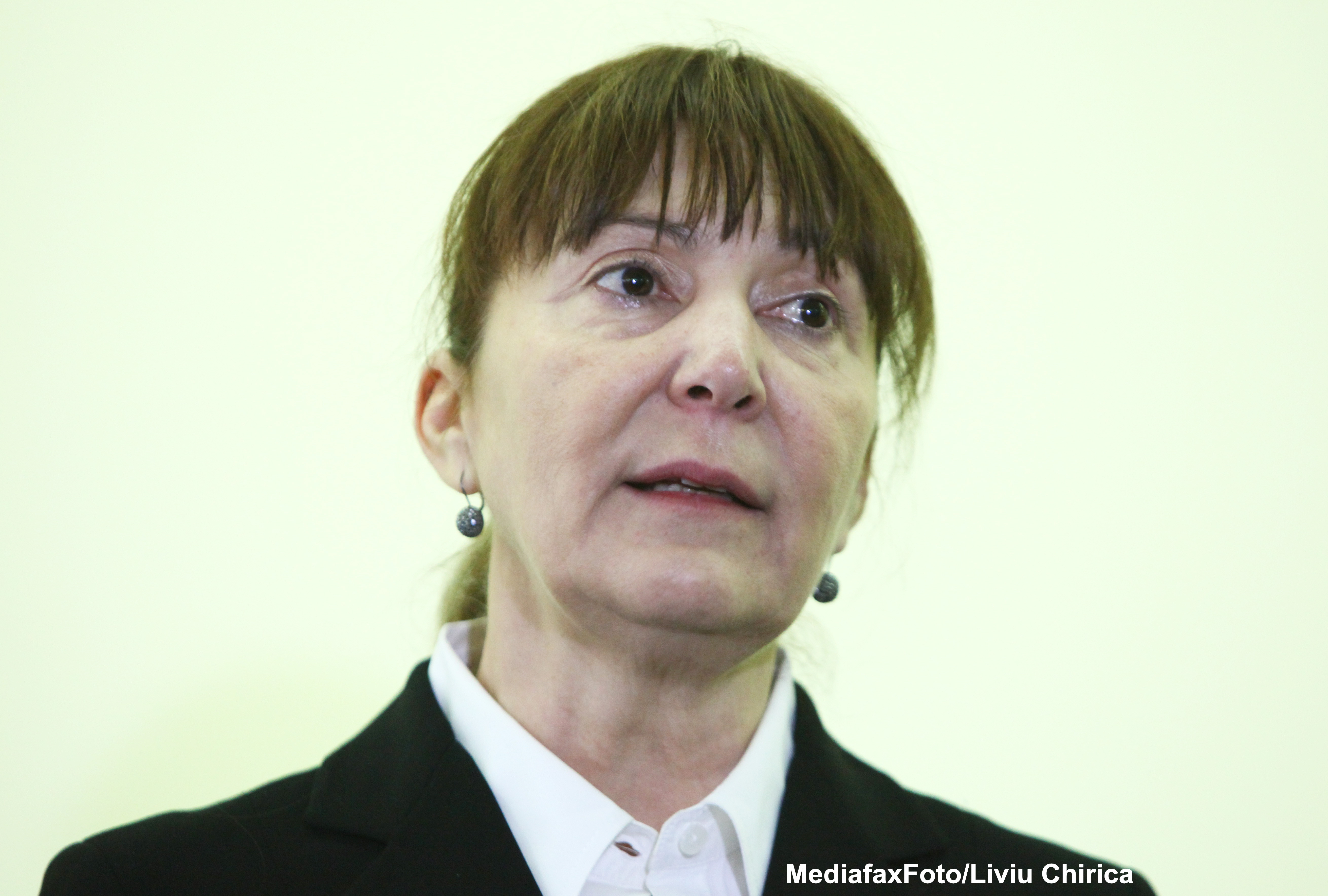 Monica Macovei cere excluderea lui Victor Ponta din avocatura:"A intrat fara examen, cu un titlu de doctor obtinut prin furt"