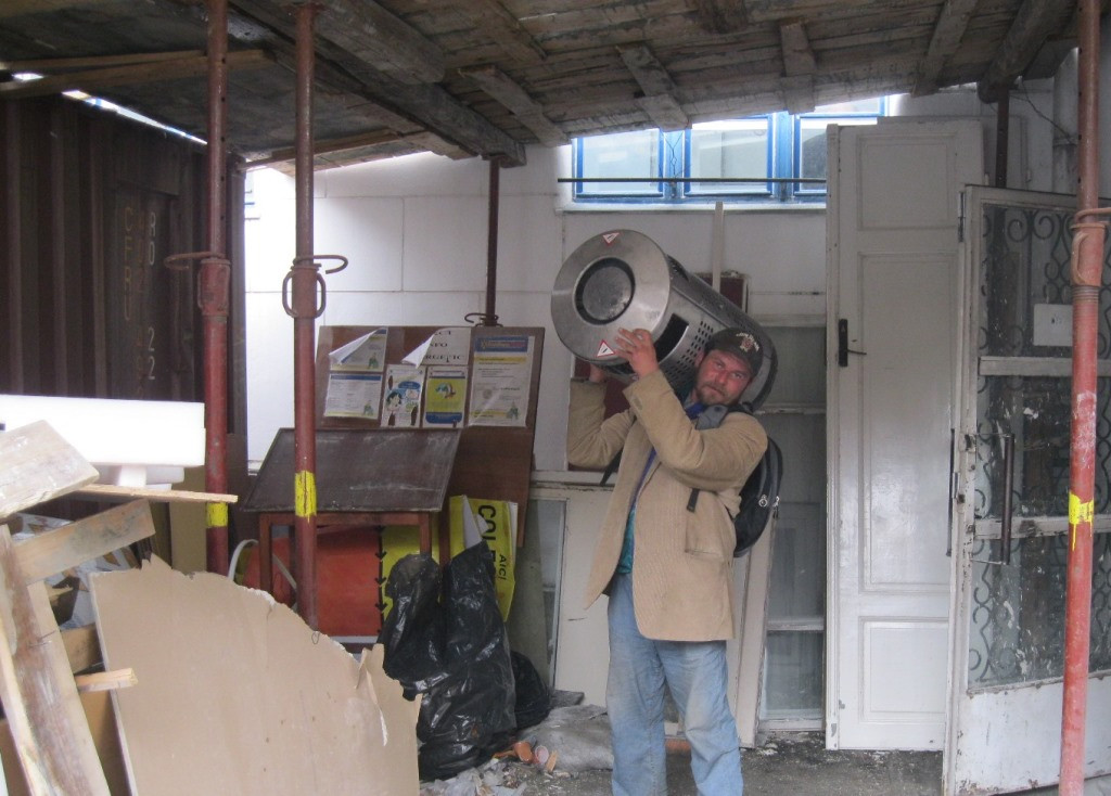 Un barbat a vrut sa dea o mica lovitura Primariei Timisoara. Planurile au fost dejucate de politisti