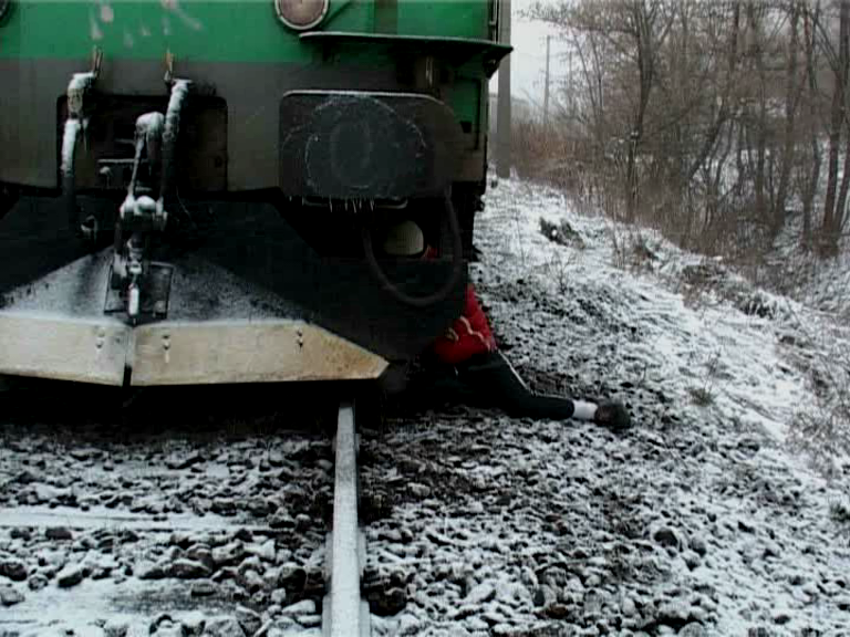 Tragedie intr-o familie Lupeni. O fetita de numai 12 ani a fost spulberata de tren