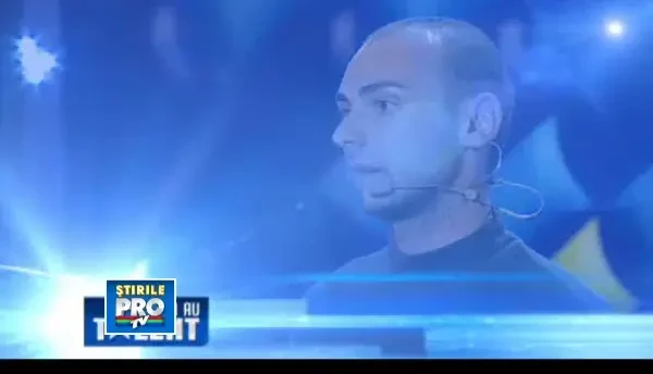 ROMANII AU TALENT. Marcu Alexandru a coborat din inaltul scenei si a oferit un moment de magie unic