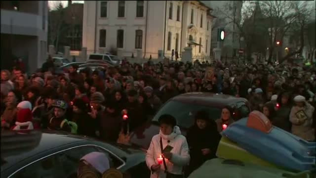 Sute de credinciosi, veniti in procesiune la Biserica Icoanei pentru a marca Duminica Ortodoxiei