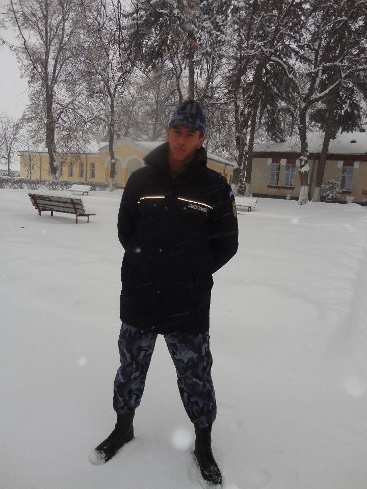 Jandarmul care a cucerit internetul.O melodie cantata de el a "strans" 20.000 de share-uri in 3 zile