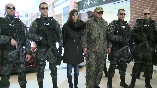 Expozitie inedita la un mall din Capitala. Politistii au dezvaluit secretele muncii lor