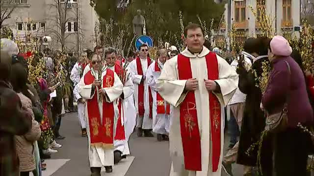 Procesiune catolica in Bucuresti, in ziua de Florii.Peste 3.000 de credinciosi au luat parte la mars