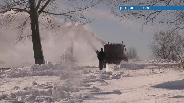 Zeci de masini, scoase din nameti dupa doua zile. Vremea ramane geroasa si se intorc ploile