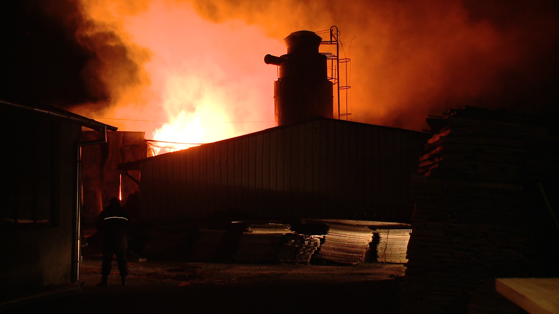 Flacari pana in cer, la Timisoara. Proprietarul a inghetat cand a vazut ca afacerea s-a facut scrum
