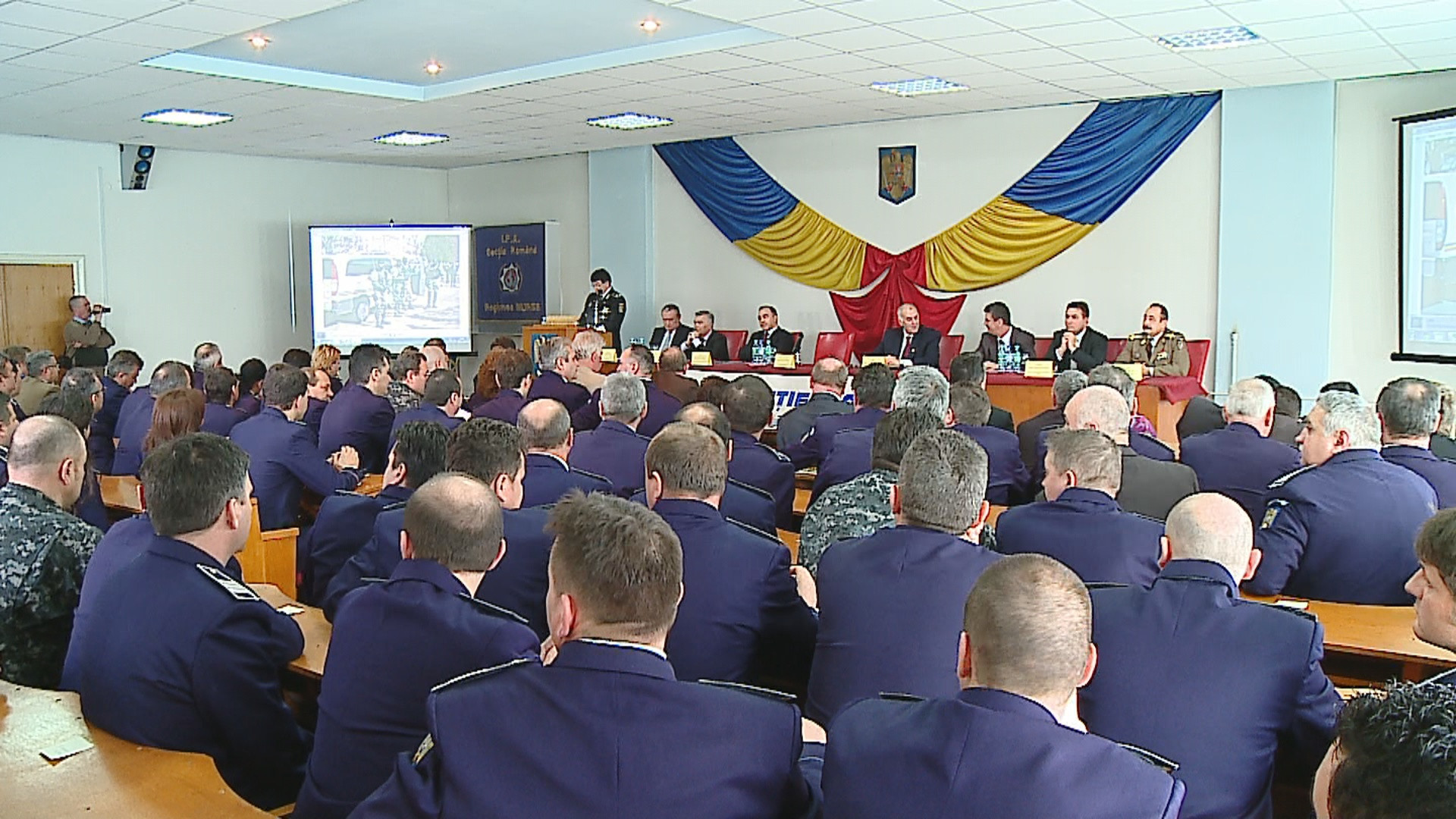 Peste 110 de politisti din Mures au fost avansati in grad de Ziua Politiei