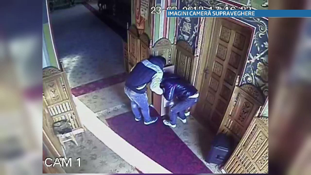 Trei tineri din Tulcea au fost filmati in timp ce furau din cutia milei