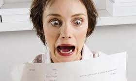 O tanara a lesinat cand a primit factura de mobil. “Astia sunt bani pentru casa”. Cat are de platit