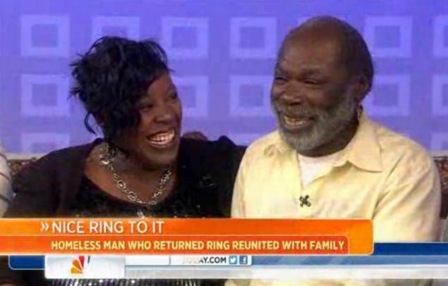 Cea mai mare rasplata pentru cersetorul care a inapoiat un inel de logodna. Ce surpriza a avut