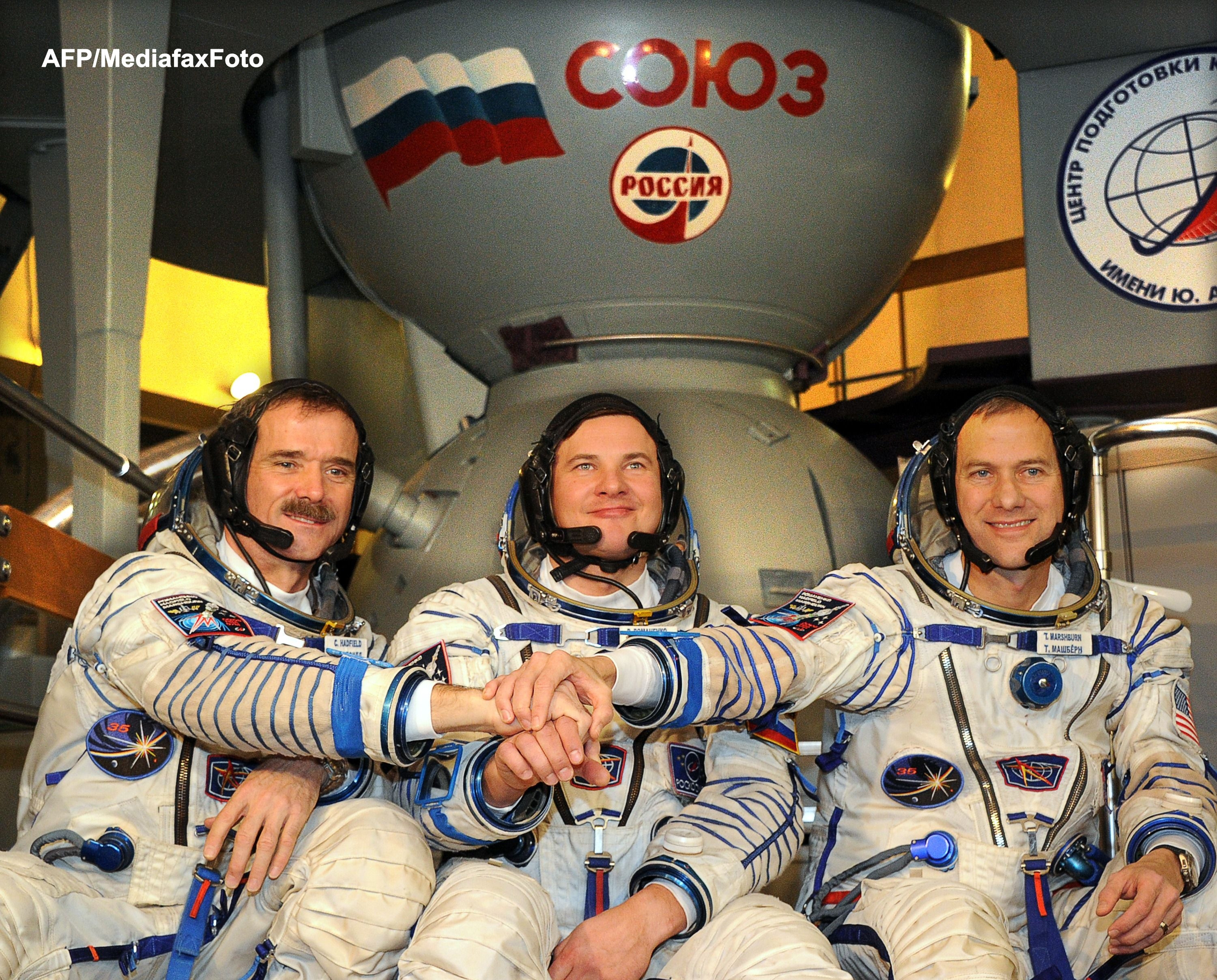 In mai putin de 6 ore, trei astronauti au ajuns la bordul Statiei Spatiale Internationale. VIDEO