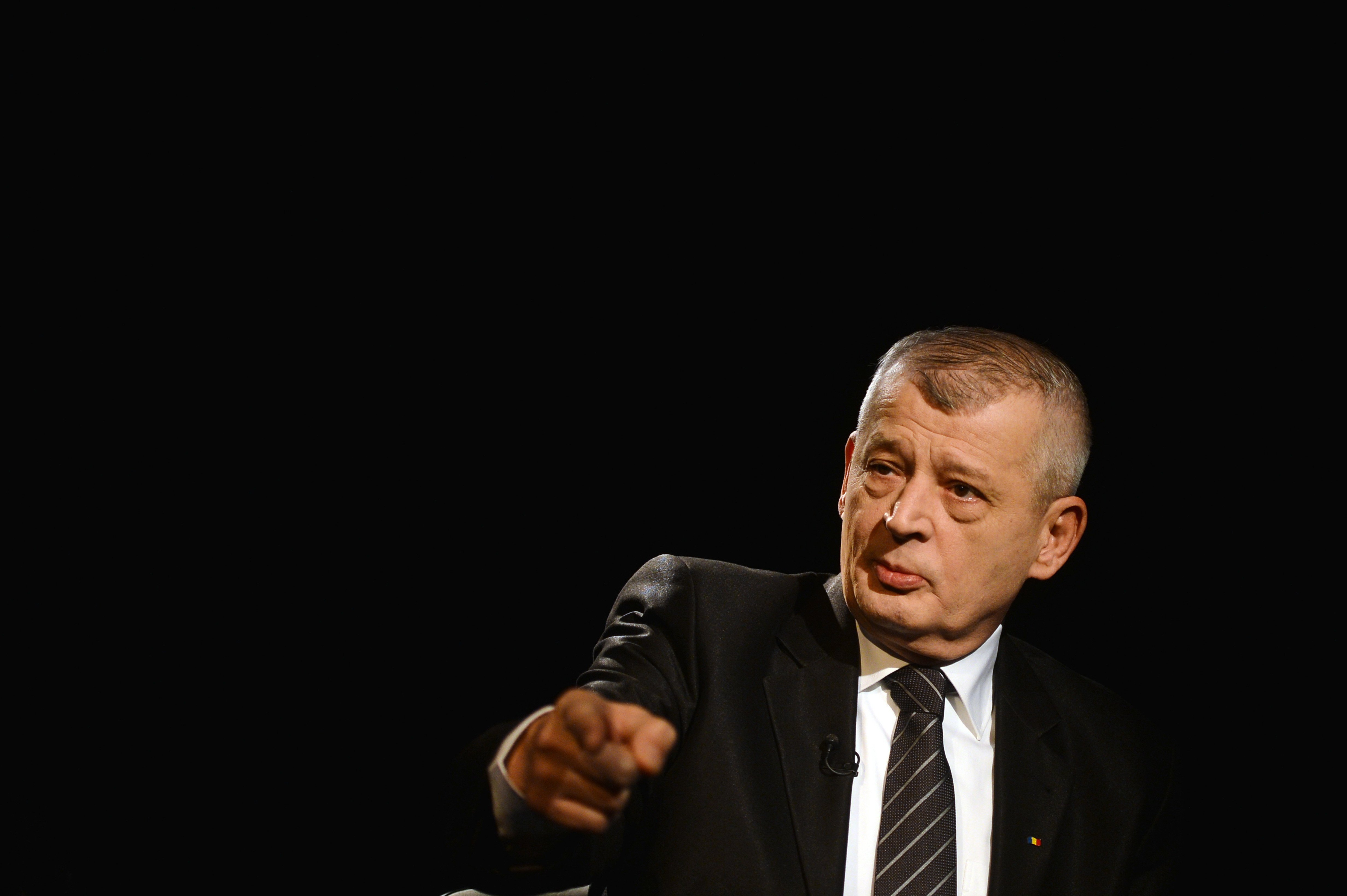 Razboiul politic din cauza zapezii a inceput. "Cinismul lui Sorin Oprescu este de Cod Rosu. Ii cerem demisia"