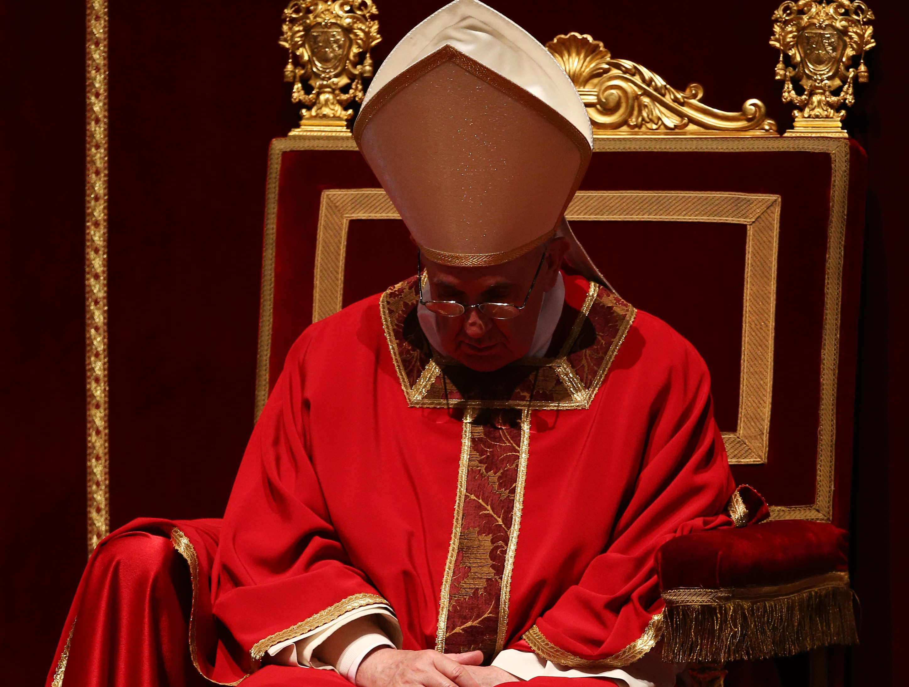 Moment de doliu pentru toti catolicii: credinciosii au umplut in Joia Mare catedralele din tara