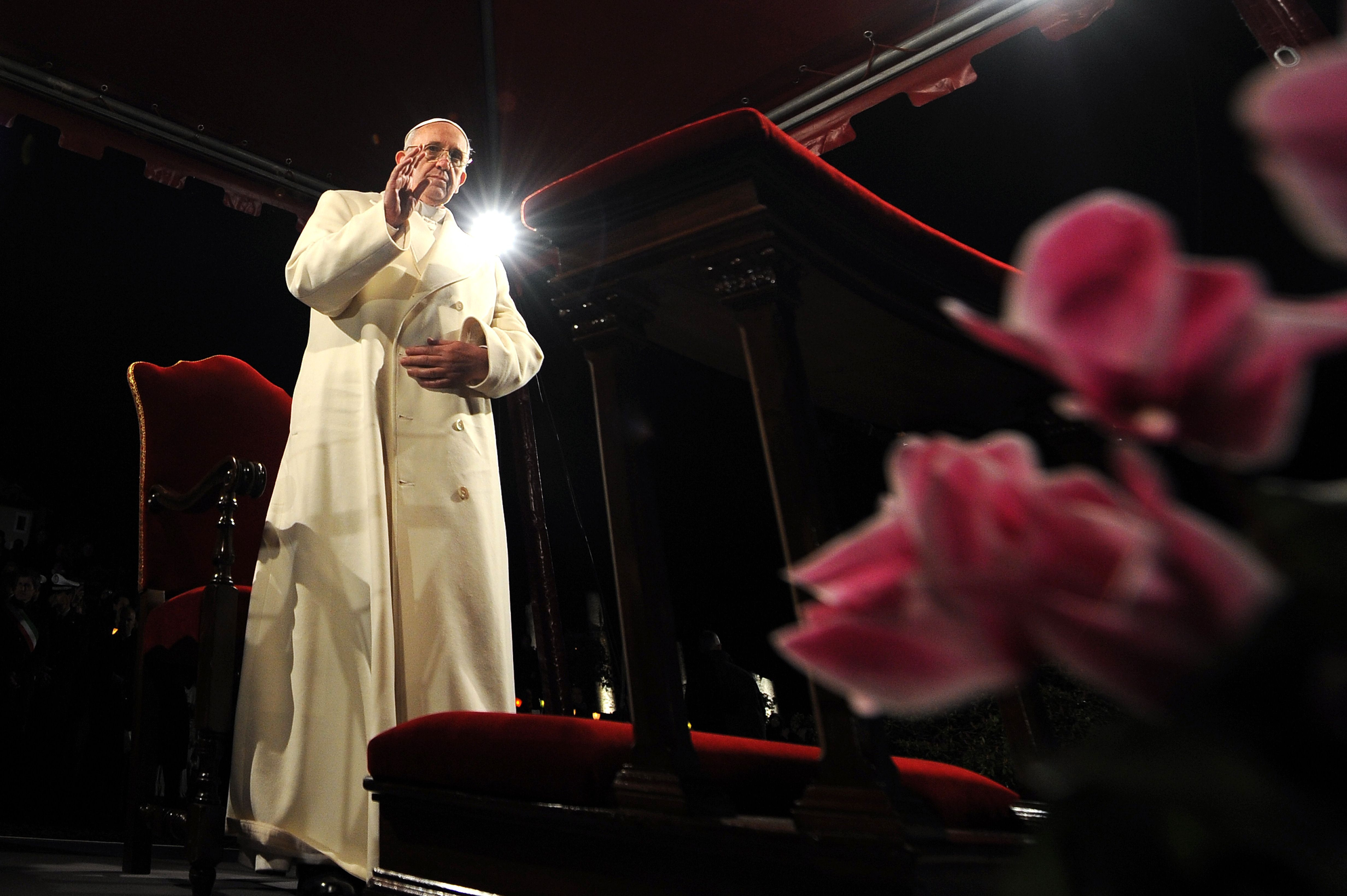 Papa Francisc,in mesajul Urbi et Orbi: Hristos a inviat; fac apel la iubire si pace in intreaga lume