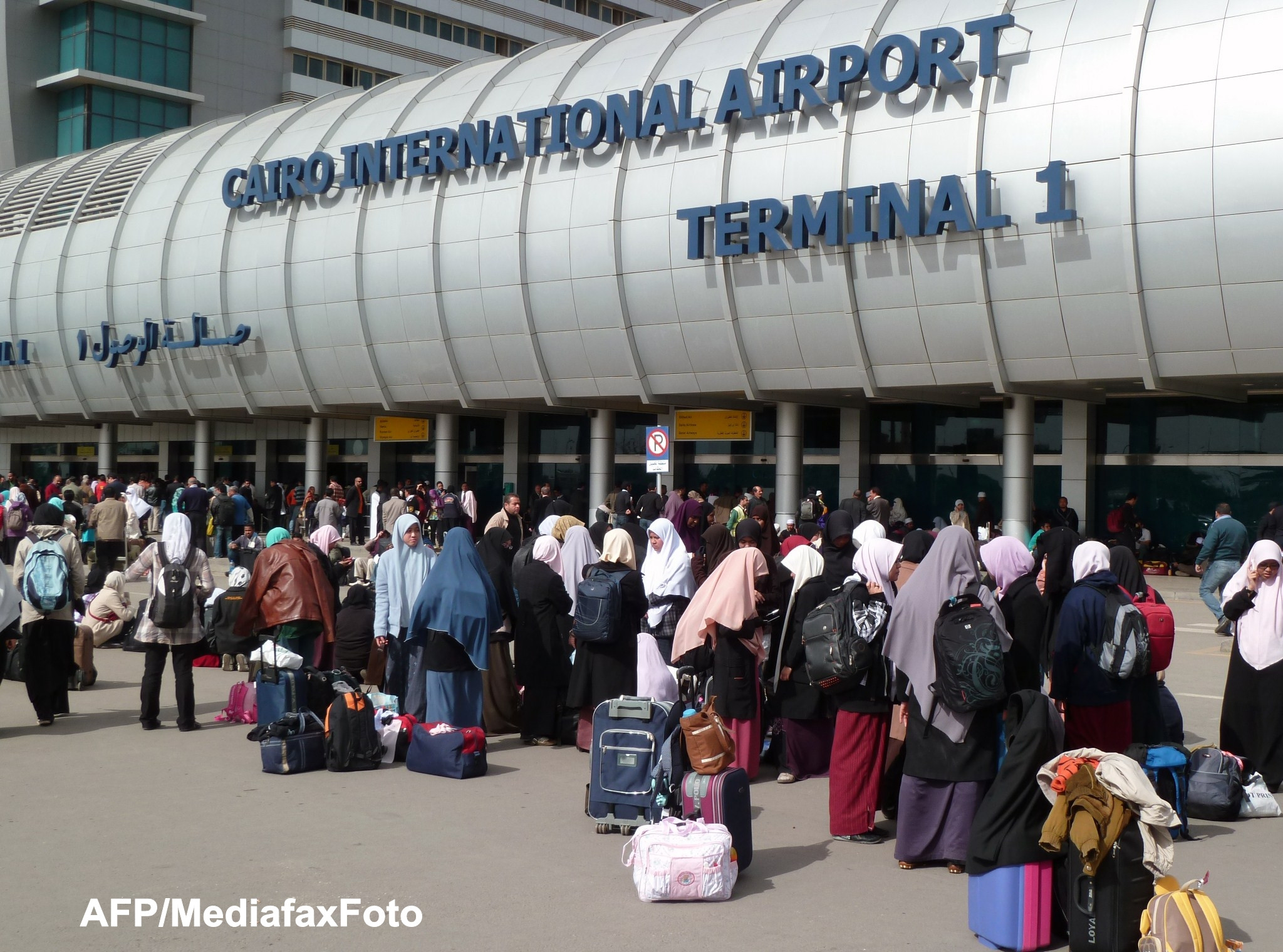 Masuri de securitate sporite pe aeroportul din Cairo, dupa descoperirea a doua bombe