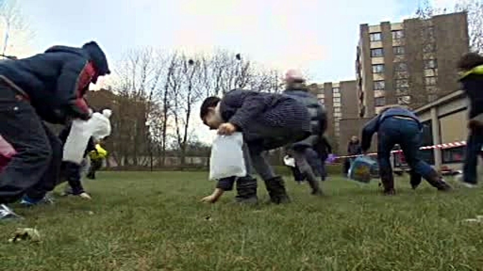 Pastele catolic in California: 40.000 de oua de ciocolata au cazut din cer