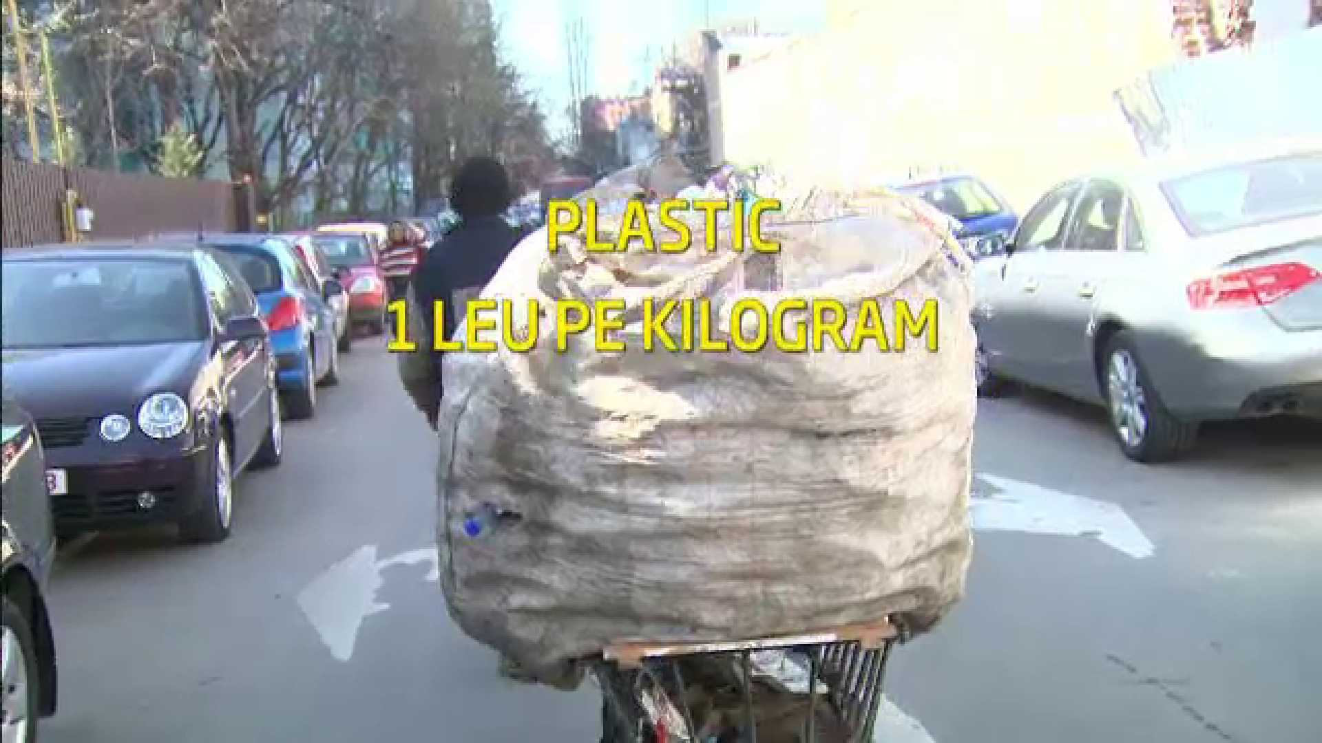 In Romania se fura pana si gunoiul. Deseurile colectate selectiv, mina de aur pentru oamenii strazii