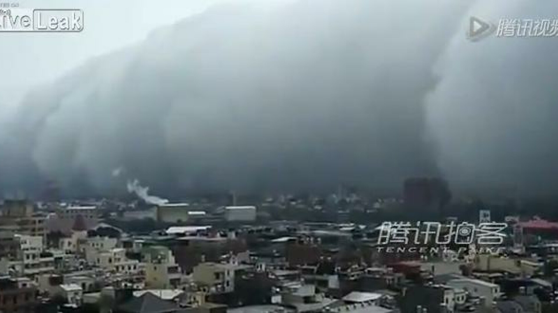 VIDEO. Scene de cosmar in Taiwan. Un nor sub forma de tsunami a acoperit orasul