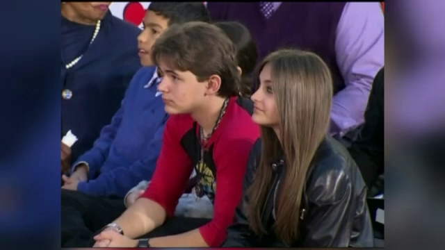 Michael Jackson i-ar fi marturisit unui prieten ca Mark Lester este tatal primilor doi copii ai sai