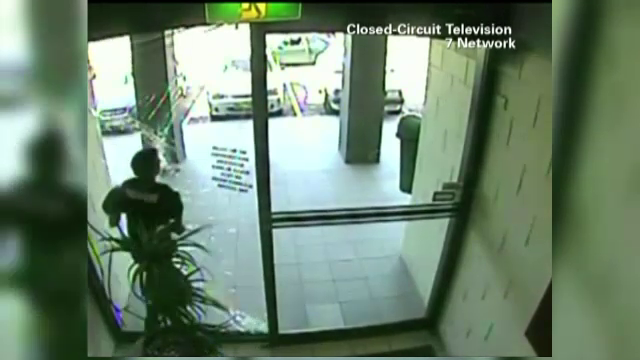 "E cel mai prost hot din tara" A furat geanta unei batrane, dar a uitat unde e iesirea. Ce a patit