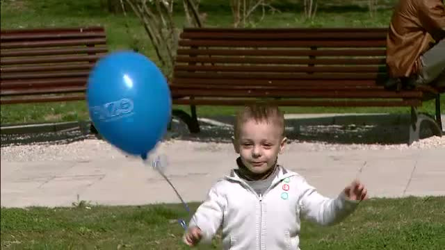 Uniti de drama prin care trec, parintii copiilor autisti cer autoritatilor sa le ofere normalitate