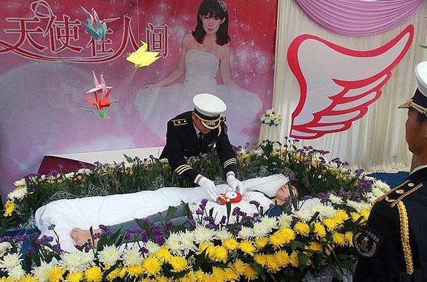 "Am vrut sa ma bucur de ea cat traiesc". O studenta si-a organizat propria inmormantare