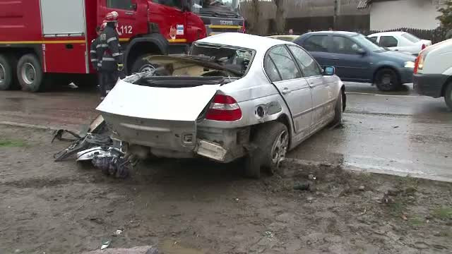 Sotia unui om de afaceri, spulberata de un tren. Vorbea la telefon si nu a auzit semnalele