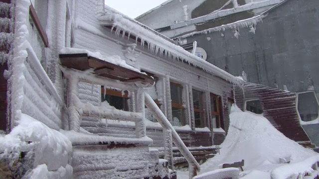 Iarna s-a intors la munte. Zapada de aproape un metru si pericol de avalanse in Bucegi si Fagaras