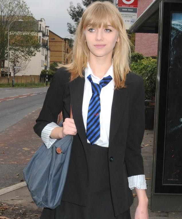 Dilema unei eleve de 15 ani, indragostita pentru prima data."Iubesc un barbat pe care nu-l pot avea"