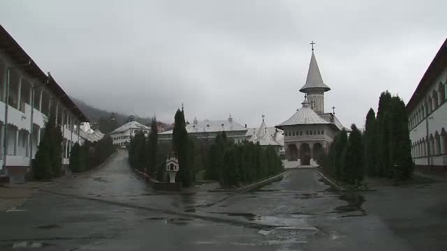 Cum a reusit un om de afaceri roman din TOP 500 milionari sa "spele" 226.000 euro printr-o manastire