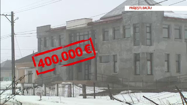 Modernizarea haotica a Romaniei. Sediu de primarie inspirat de Luvru, intr-un sat fara canalizare