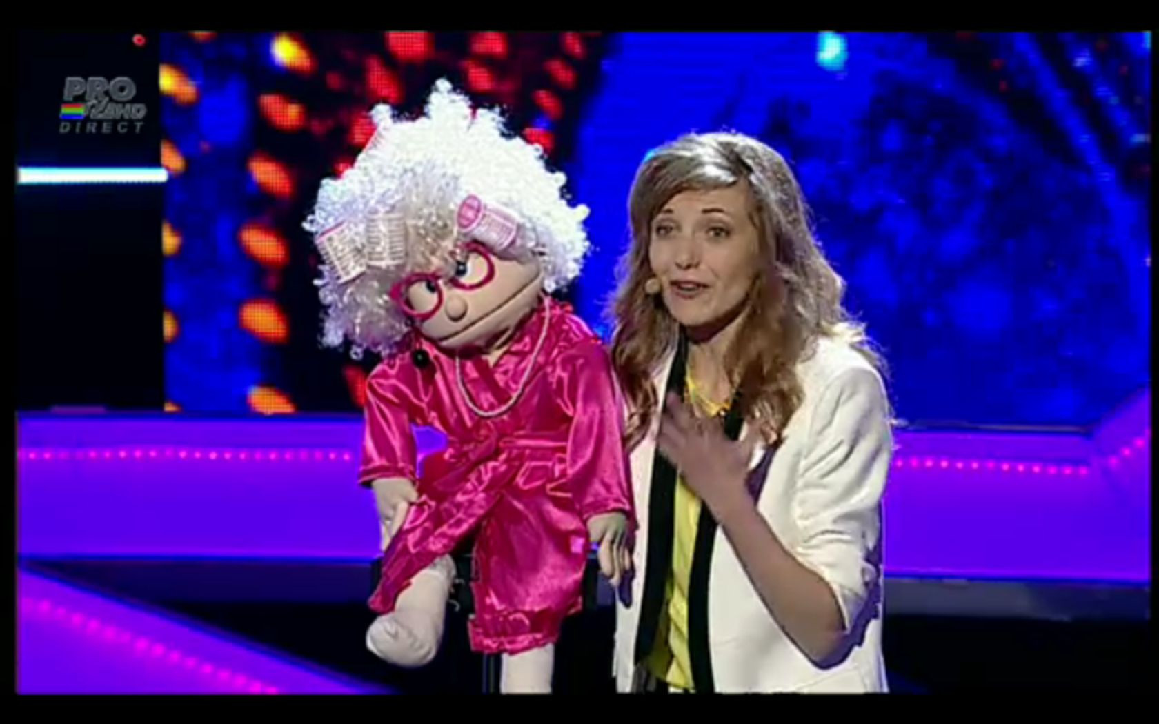 ROMANII AU TALENT, sezonul 3. Crina Zvoboda si a ei "bunica-seeexy", show total