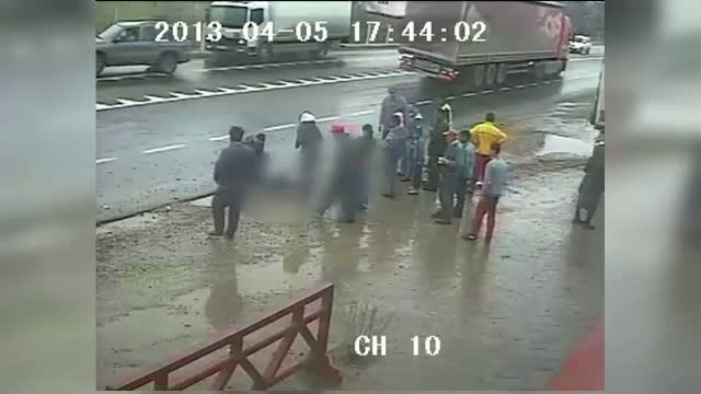 Soferul TIR-ului care a lovit doua surori, sub ochii unui ministru, arestat pentru ucidere din culpa
