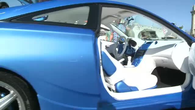 Soferii s-au simtit ca-n rai la Salonul Auto de la Bucuresti. Cea mai scumpa masina: 500.000 euro