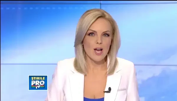 O prietenie stransa, intre un miel si un catel, s-a legat la o ferma din California