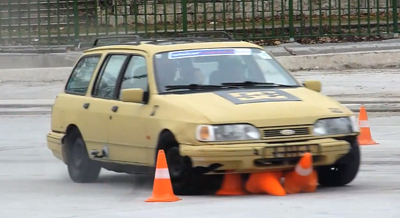 VIDEO Cum faci drifturi cu o rabla de 22 de ani! Varianta Ken Block!