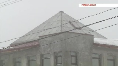 Romania proiectelor faraonice. Primarie ca Luvrul si gradini Versailles, in comune fara canalizare