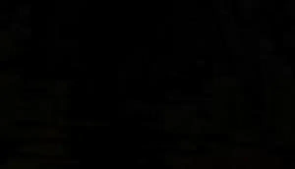 Suntem la zeci de ani distanta de lumea civilizata. Primarii promit canalizare, dar construiesc piscine. Si totusi, oamenii tot ii voteaza