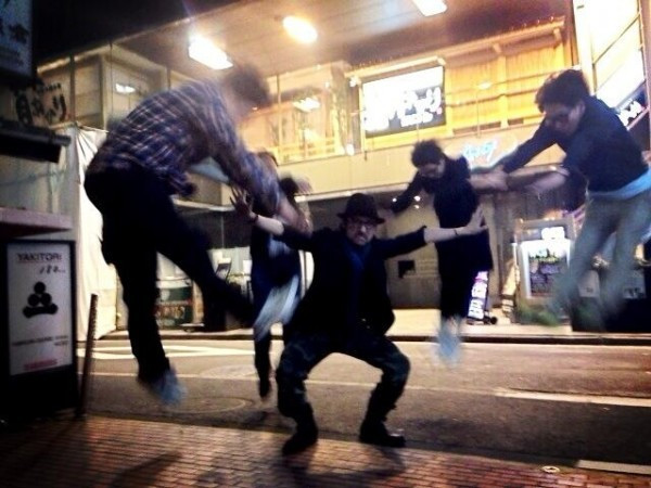 Viral in Japonia. Tinerii se fotografiaza in ipostaze din Dragon Balls, cel mai popular serial manga