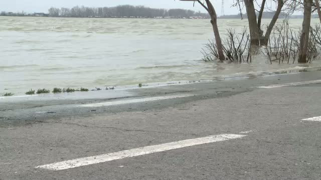 Pericolul de inundatie in zona Dunarii creste de la o zi la alta. A depasit cotele de atentie