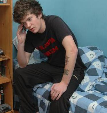 "O doresc pe vecina mea, dar si pe cele doua fiice ale ei". Obsesia unui adolescent de 17 ani