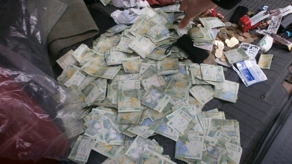 Castiga in cateva ore cat altii intr-o luna de munca. Cati bani avea la el un cersetor din Timisoara